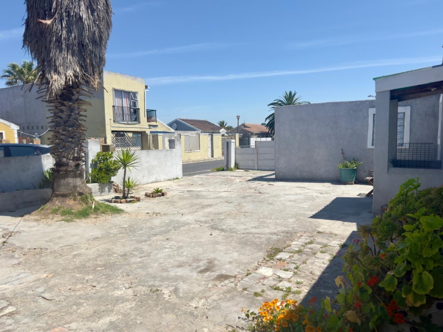 3 Bedroom Property for Sale in Electric City Western Cape